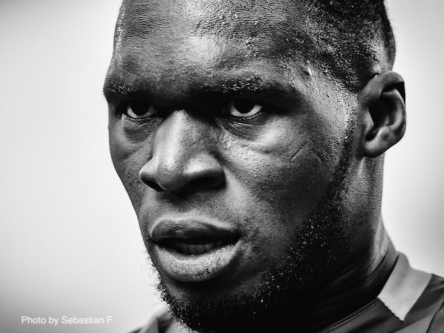 Benteke face 1